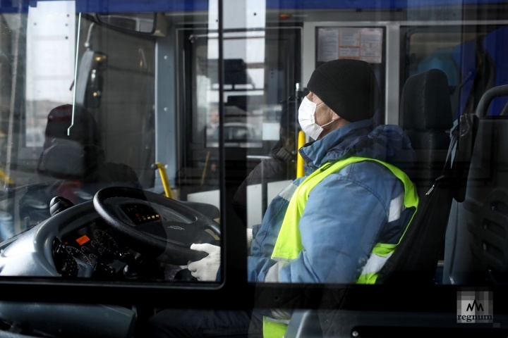 Жителям округа напоминают: в общественном транспорте - только в маске!