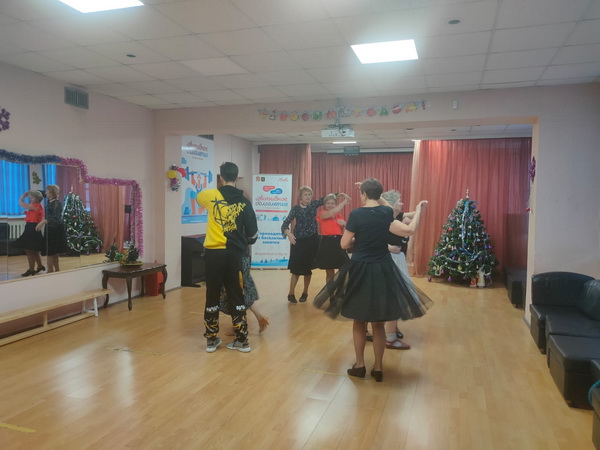 В Центре дневного пребывания пенсионеров «Ивушка» проводятся занятия по латиноамериканским танцам