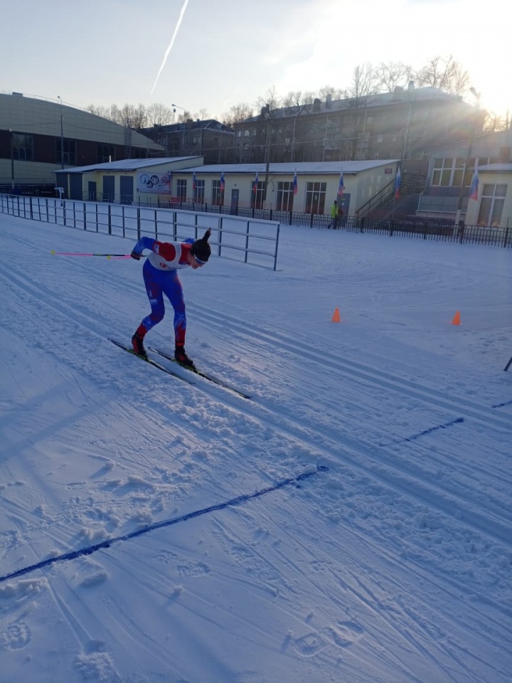 Лыжный сезон открыт: на «Снежинке» прошли первые зимние соревнования школы по ЗВС