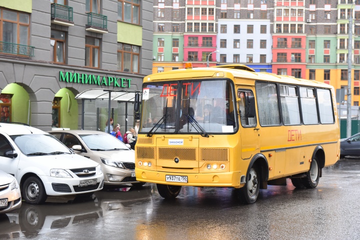 Четыре автобусных маршрута до детских садов и школ организовали в Химках