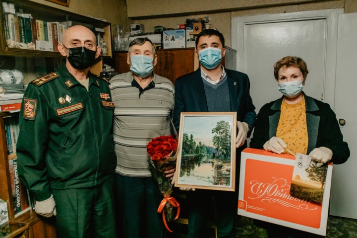 Химкинского ветерана поздравили с 95-летием
