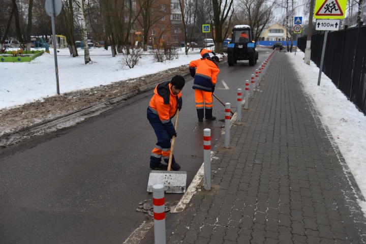 У школы № 20 в микрорайоне Подрезково был построен широкий тротуар