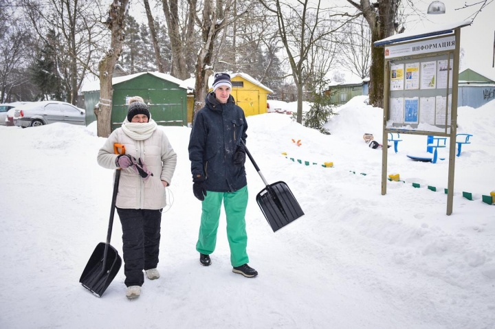 В Химках горожане проявили инициативу и решили помочь коммунальщикам в уборке снега