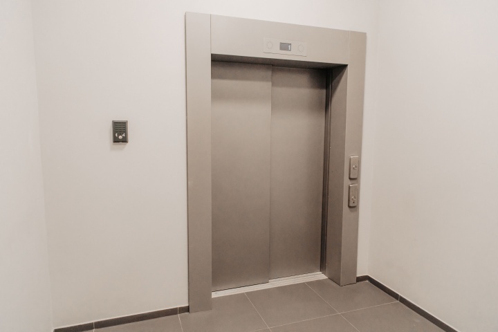В рамках масштабной программы капремонта в городском округе заменили 20 лифтов