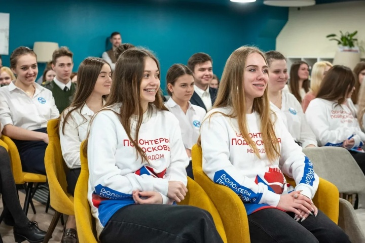 Молодые активисты городского округа Химки собрались сегодня для прямого включения с Крымом в рамках Дня воссоединения Республики с Россией