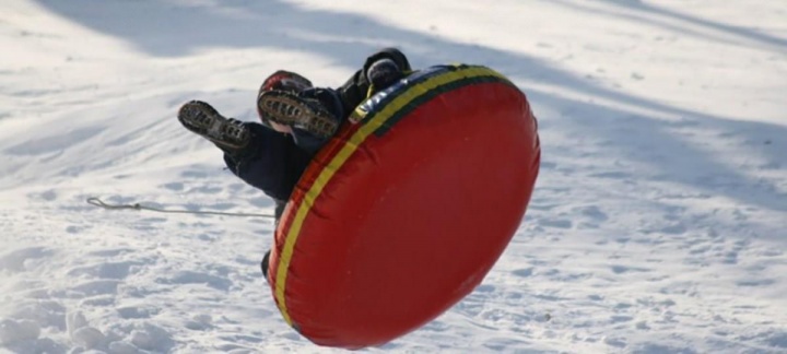 Химкинские полицейские предупреждают горожан об опасности стихийных снежных горок