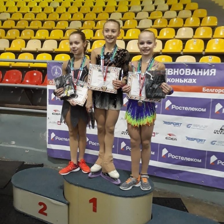 Химкинские спортсменки заслужили золото и бронзу Межрегиональных соревнований по фигурному катанию