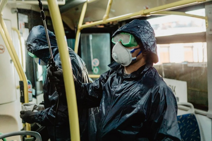 Дезинфекцию общественного транспорта для защиты от коронавируса проводят в Химках