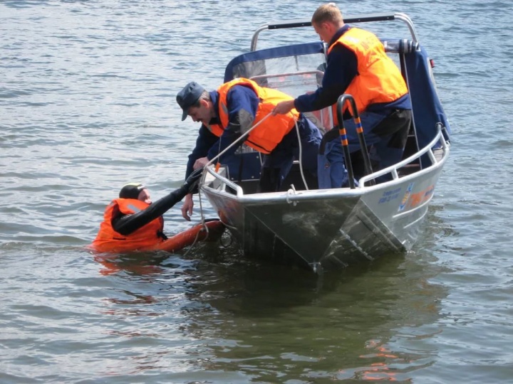 Спасатели посоветовали подмосковным рыбакам заканчивать сезон подледного лова