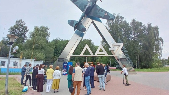 В Химках партийцы почтили память героев военно-воздушных сил