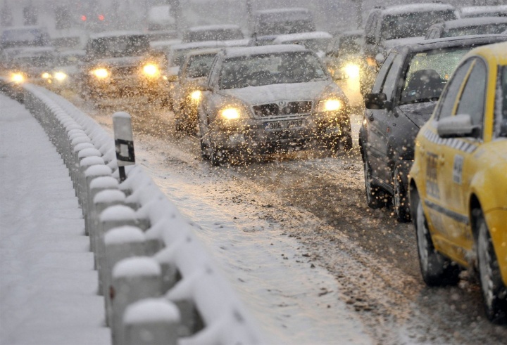 Химкинских водителей предупреждают о мокром снеге