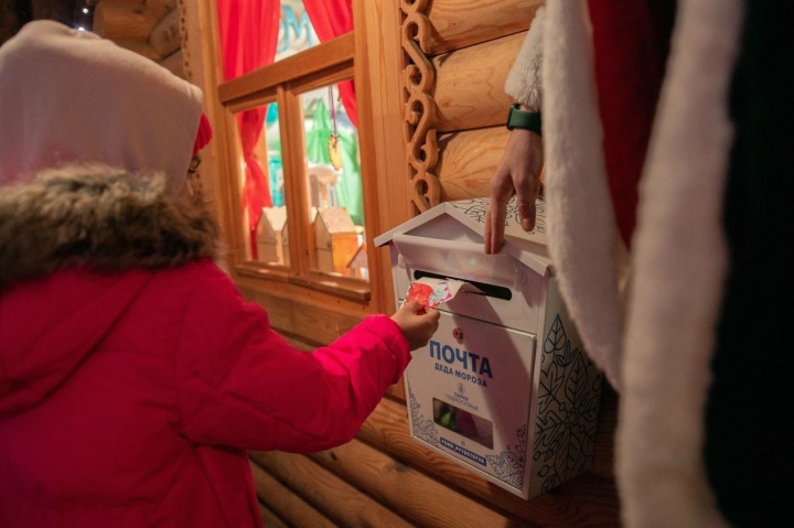 В 77 парках Подмосковья заработала почта Деда Мороза