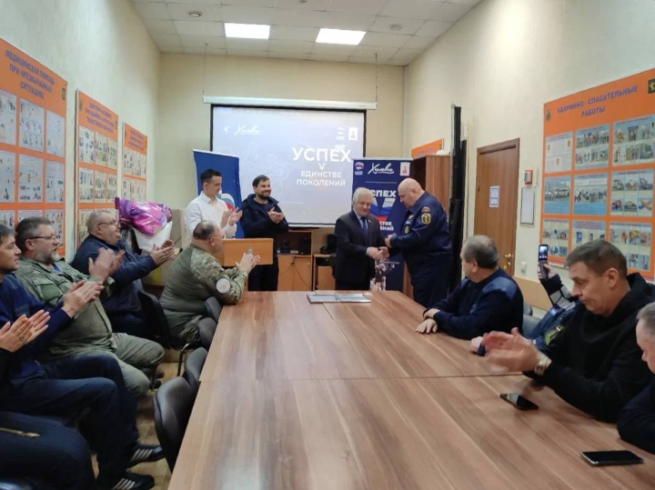В Аварийно-спасательной службе «Химспас» состоялось торжественное мероприятие, посвященное годовщине воссоединения ДНР, ЛНР, Запорожской и Херсонской областей с Россией. 