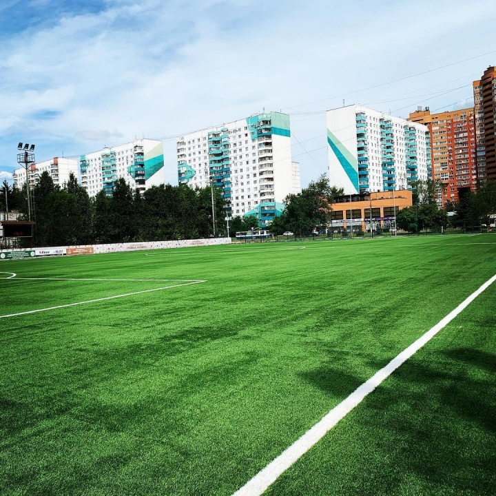 Обновлённое поле стадиона «Новые Химки» ждёт футболистов в новом спортивном сезоне