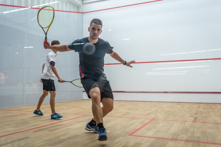 За стеклом: что такое сквош и почему этим видом спорта стоит заняться в Химках