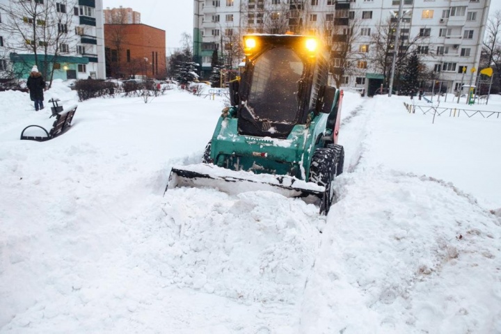 1800 дворников и 315 единиц техники: в Химках брошены все силы на борьбу с последствиями снегопада