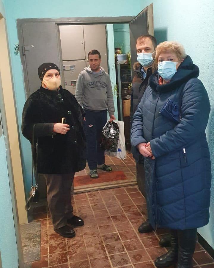 Химкинские активисты поздравили фронтовиков c праздниками