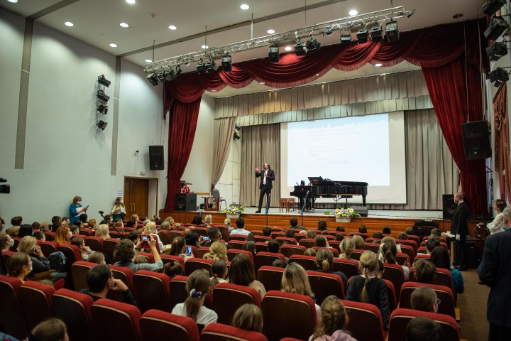 Дмитрий Волошин рассказал о развитии культурной сферы в Химках