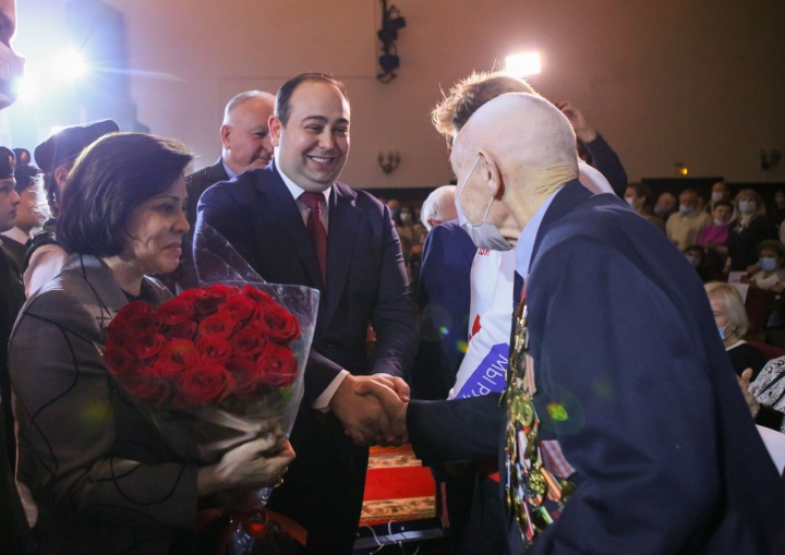 В концерном зале ДК «Родина» состоялась торжественная церемония награждения ветеранов Великой Отечественной войны