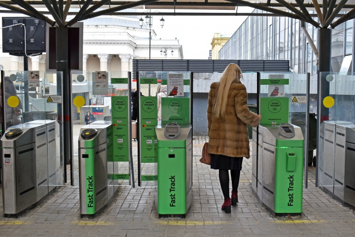 Пассажиры могут оценить преимущества первой в России системы бесконтактной оплаты проезда