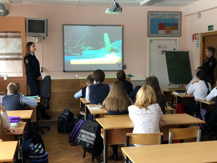 В Химках полицейские провели профилактическую беседу на тему «Все, что нужно знать о наркотиках»