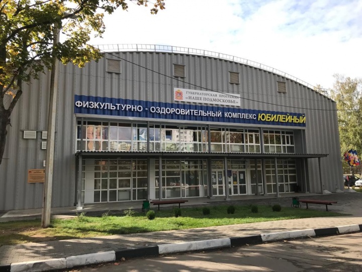 В Химках проходит регулярная уборка и благоустройство спортобъектов