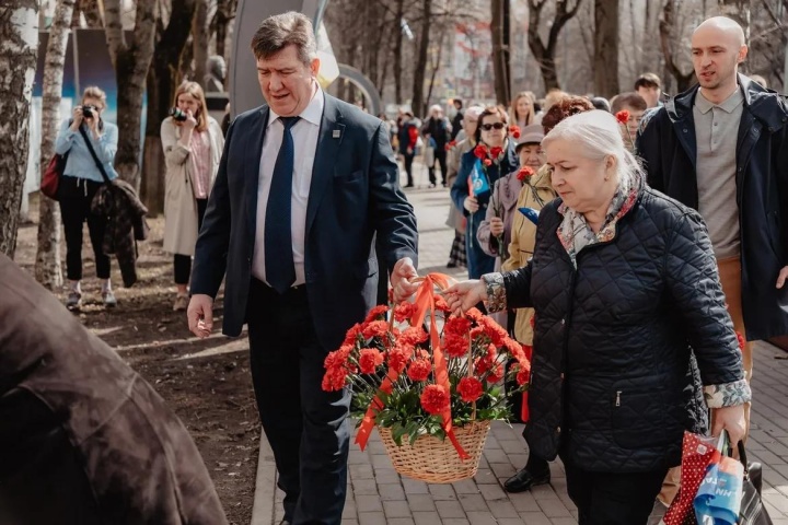 Ветеранов-ракетостроителей поздравили лидеры Движения общественной поддержки
