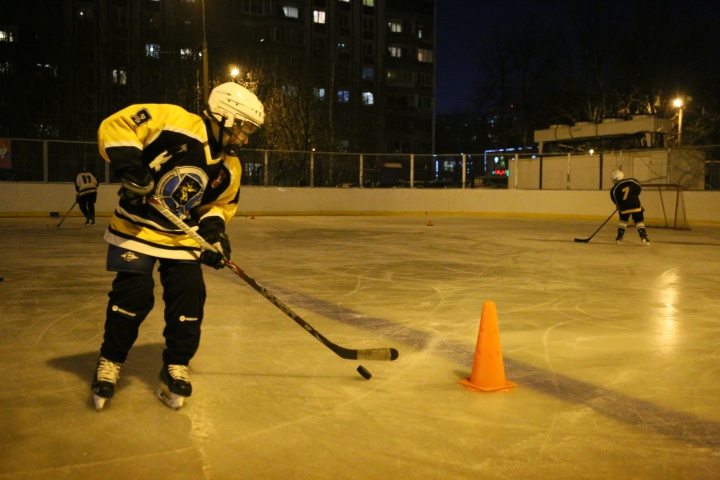 Химкинский лёд на улице Панфилова готов встретить любителей катания на коньках