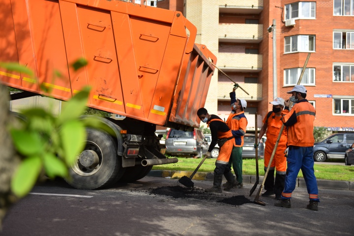 В Химках с начала сезона устранили более 8 тысяч ям