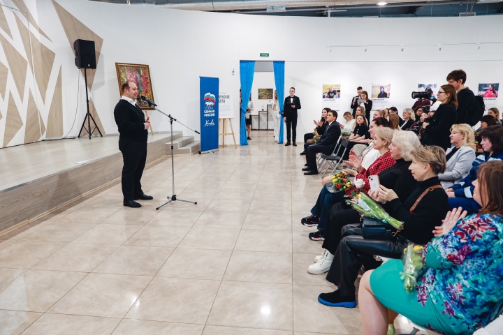 В Химках к 8 Марта открыли фотовыставку о женщинах «мужских» профессий